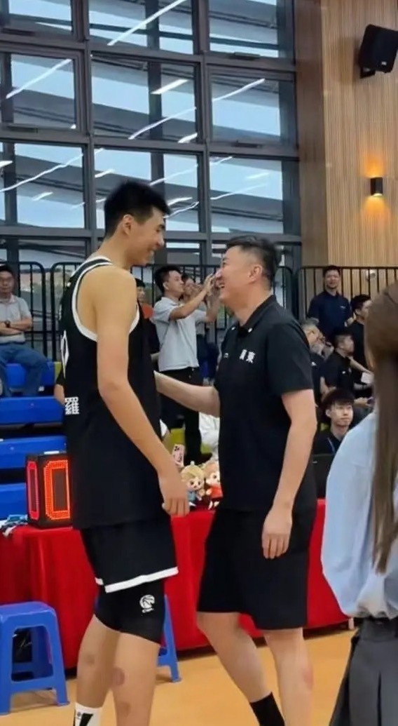 中锋之间的 中锋之间的